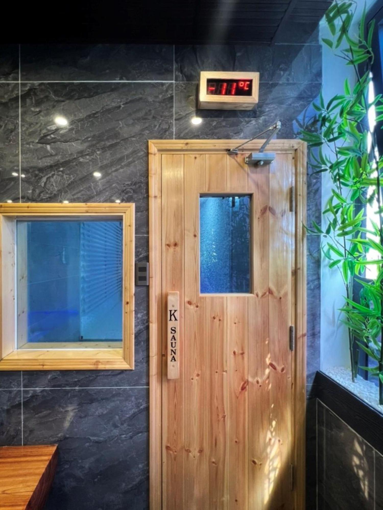 K Hotel Sauna And Massage Da Nang Esterno foto