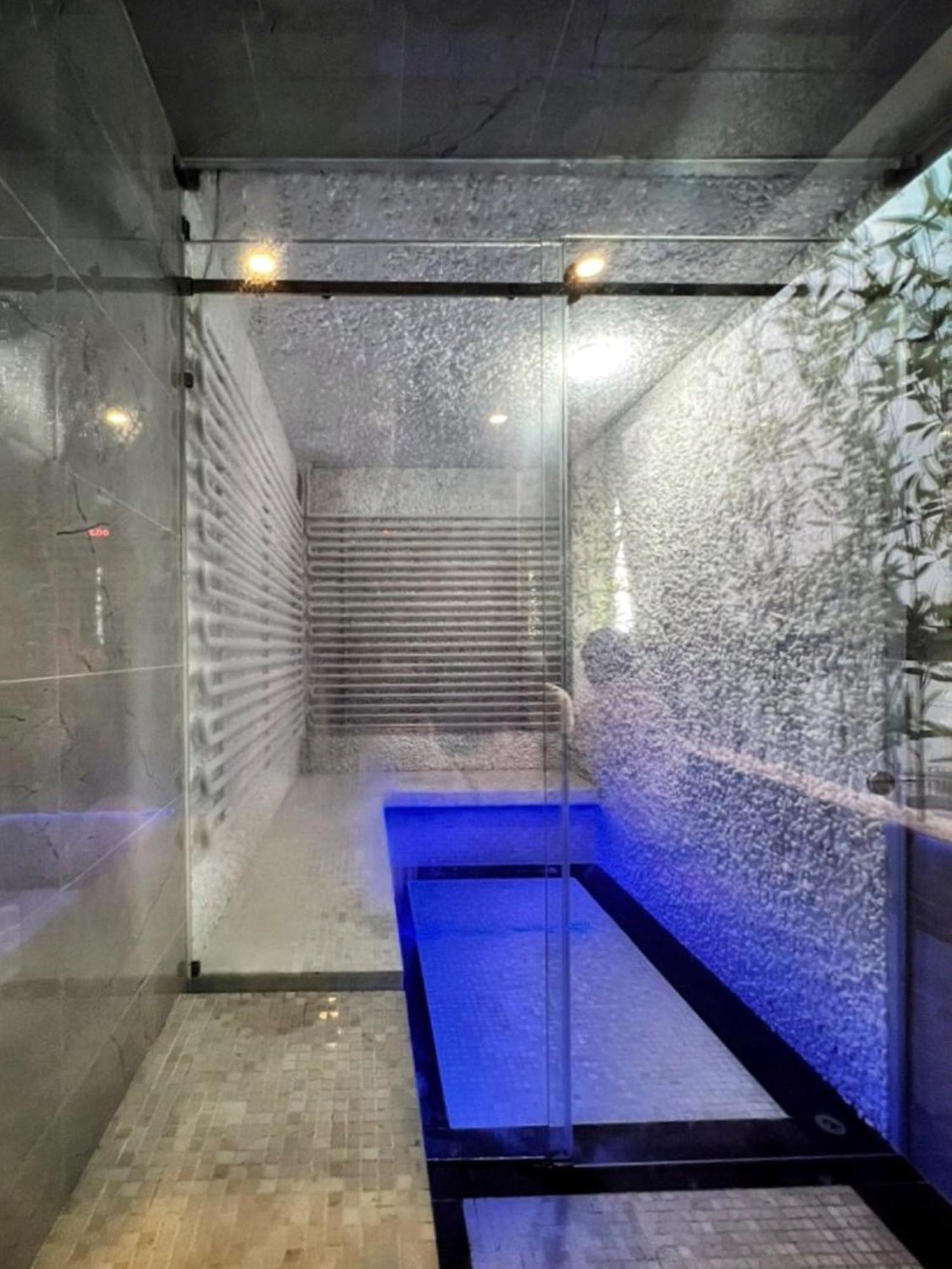 K Hotel Sauna And Massage Da Nang Esterno foto